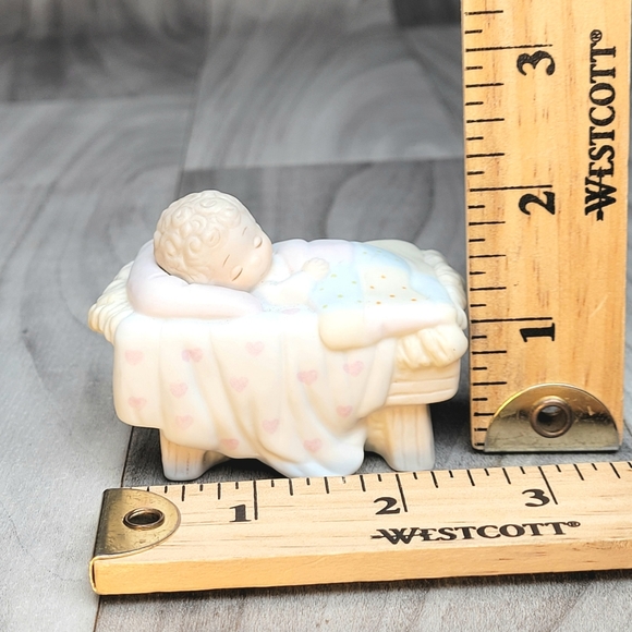 PRECIOUS MOMENTS Nativity Baby Jesus Figurine Come Let Us Adore Him 1986 Loose - Picture 8 of 10